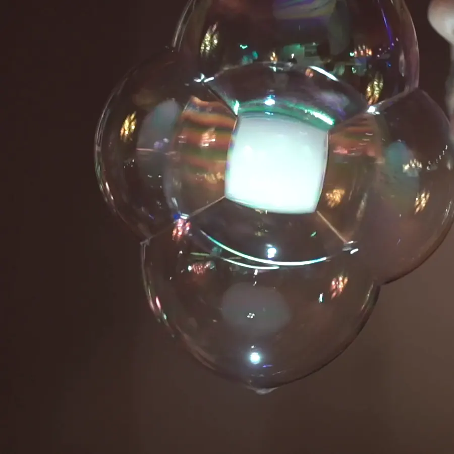 Grappe de bulles éclairée de l'intérieur